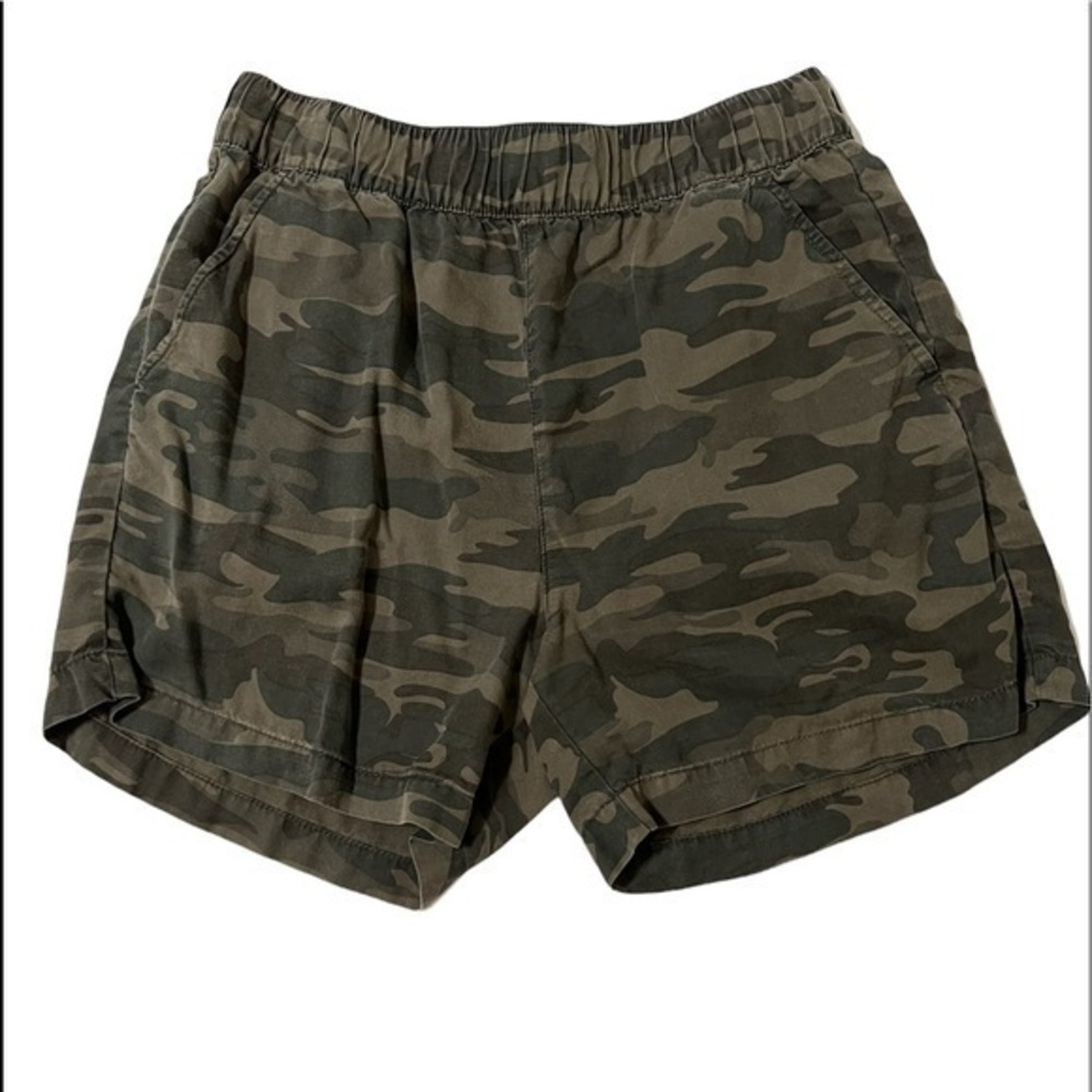 Social Standard by Sanctuary Camo Shorts Size S